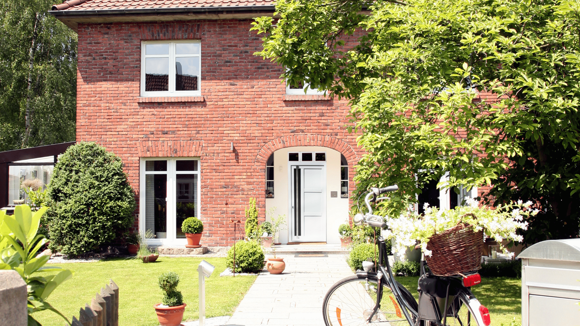 Kunststoff-Haustüren direkt beim regionalen Hersteller kaufen.